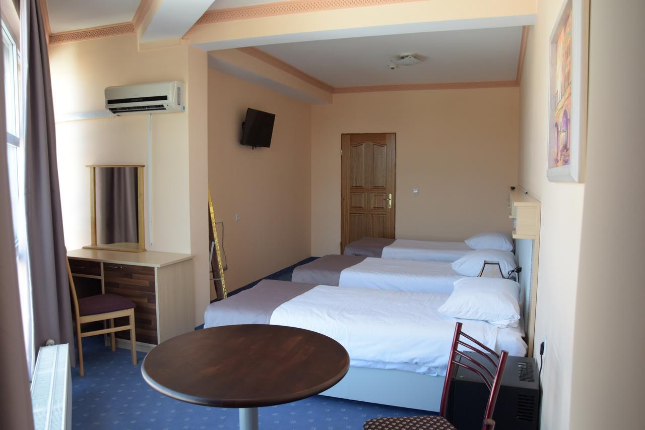 Hotel & Restaurant Great Wall - Airport SJJ Exterior photo